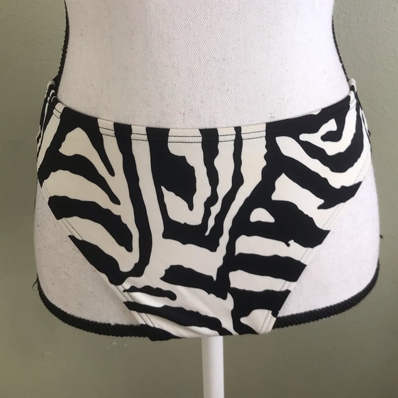 Victoria’s Secret Animal Print Bikini Size M - Picture 3 of 7